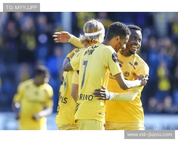 雪战中的温暖：博德闪耀球迷为客队小球迷赠毛衣