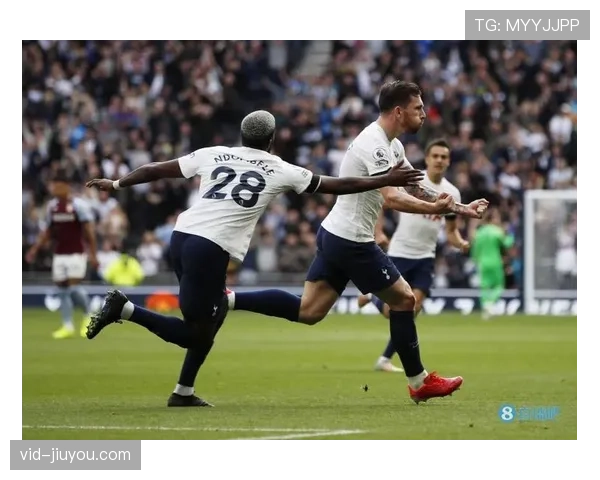 赛前动态:热刺主帅在发布会展示数据分析,强调对阵纽卡需减少中场区域的无谓转换丢失